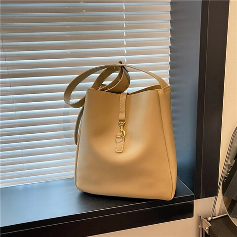 Borsa A Secchiello Da Donna In Pelle PU Grande Capacità Chiusura A Gancio Dorata Tracolla Regolabile Quotidiana Casual Retro Tote