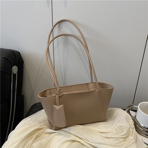 Borsa A Spalla Sottobraccio Donna Pelle PU Cinghie Sottili Pendente Decorativo Moda Semplice Borsa Trapezoidale