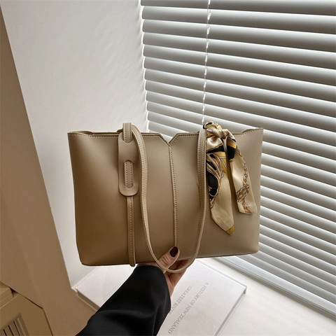 Borsa Tote Donna Grande Capacità Pelle PU Cuciture A Contrasto Apertura A V Elegante Sciarpa Di Raso Borsa A Mano Spalla