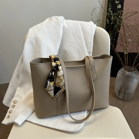 Vintage Große Kapazität PU Leder Tragetasche Für Damen Mit Schal Dekor Minimalistisch Pendeln Schultertasche Student Tasche