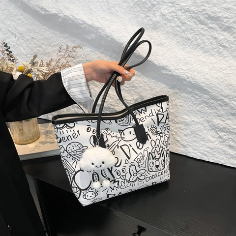 Graffiti Print Tote Bag PU Leder Große Kapazität Umhängetasche Für Damen Mit Wolkenanhänger Lässig Täglich