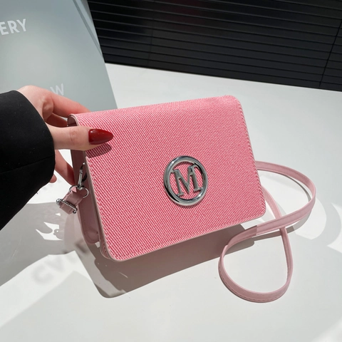 Women Vintage PU Leather Crossbody Bag Small Square Shoulder Bag With Metal M Logo Woven Texture Flap Messenger Bag