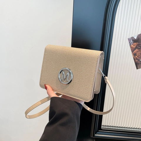 Women Vintage PU Leather Crossbody Bag Small Square Shoulder Bag With Metal M Logo Woven Texture Flap Messenger Bag