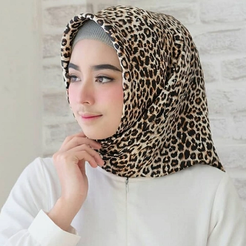 Dames Luxe Satijn Vierkante Sjaal Vintage Luipaardprint Kettingpatroon Mode Grote Hoofddoek Accessoire