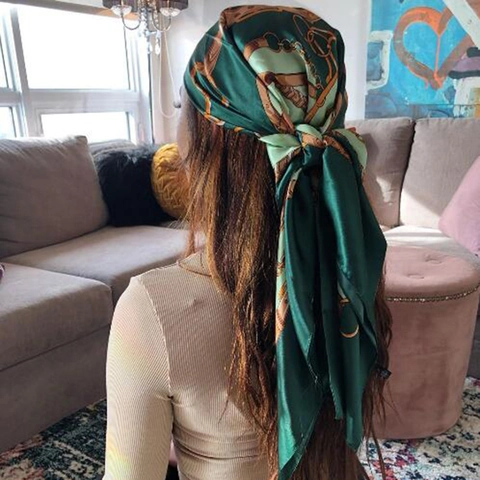 Foulard Quadrato da Donna di Lusso in Effetto Seta Satinata Stampa Equestre a Catena e Morso Retrò Moda Hijab Accessorio per Ufficio e Feste