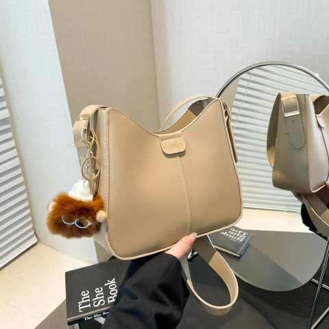 Damen PU Leder Urban Minimalistische Schultertasche Einfarbig Unterarm Eimertasche Mit Plüschbär Anhänger Mode Handtasche