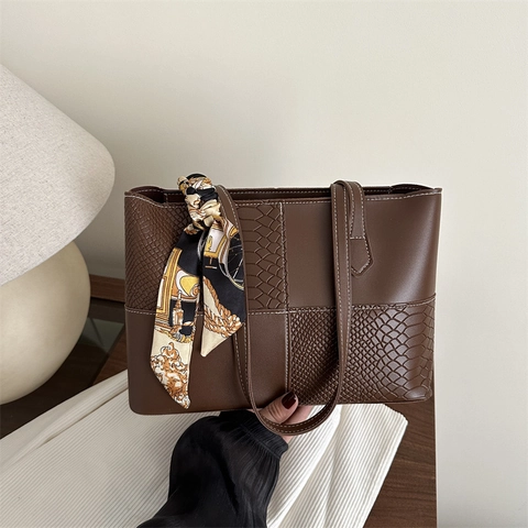 Damen Patchwork Tote Bag Große Kapazität PU Leder Schultertasche Mit Seidenschal Dekor Elegante Pendler Handtasche Für Damen