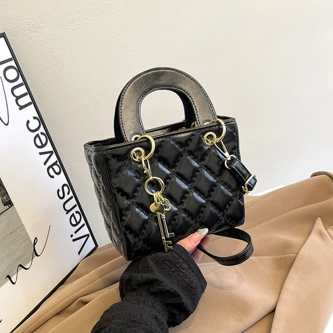 Bolso De Mano Acolchado De Rombos Para Mujer Cuero PU Bolso Bandolera Con Colgante De Llave Dorada Chic Mini Cuadrado