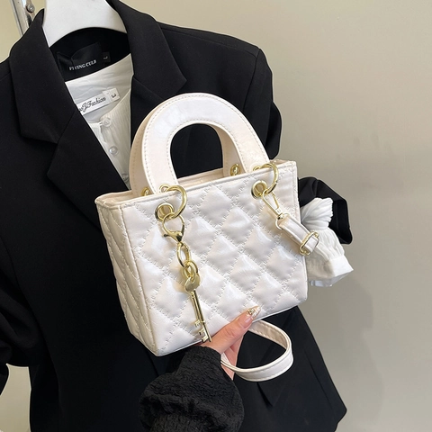 Bolso De Mano Acolchado De Rombos Para Mujer Cuero PU Bolso Bandolera Con Colgante De Llave Dorada Chic Mini Cuadrado