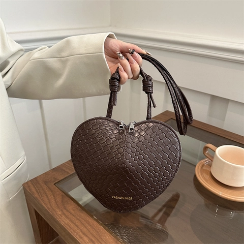 Heart Shaped Shoulder Bag Women PU Leather Crocodile Pattern Niche Design Crossbody Bag Elegant Minimalist Small Purse