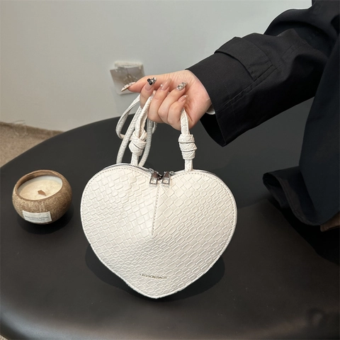 Heart Shaped Shoulder Bag Women PU Leather Crocodile Pattern Niche Design Crossbody Bag Elegant Minimalist Small Purse