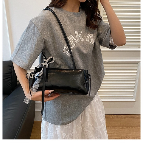 Sac Baguette en PU Brillant Tendance pour Femmes Chic Nœud en Dentelle Sac sous le Bras Sac à Épaule Minimaliste Couleur Unie