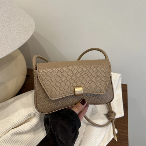 Women Woven Pattern PU Leather Shoulder Bag With Metallic Lock Vintage Underarm Bag Casual Crossbody Small Square Handbag