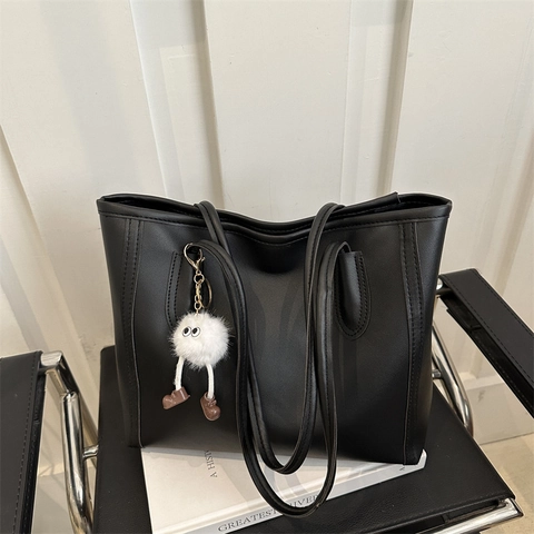 Borsa Tote Grande Capacità Pelle PU Cuciture A Contrasto Pendolare Borsa A Spalla Con Ciondolo Pendente Mostro Peluche