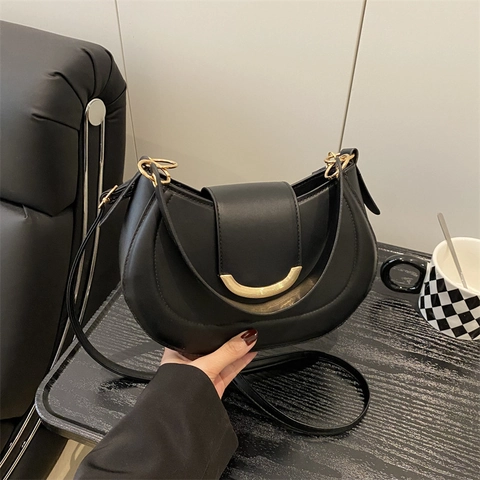Vintage Damen PU Leder Halbmond Schultertasche Minimalistische Unterarmtasche Mit Goldener Metallschnalle Casual Umhängetasche