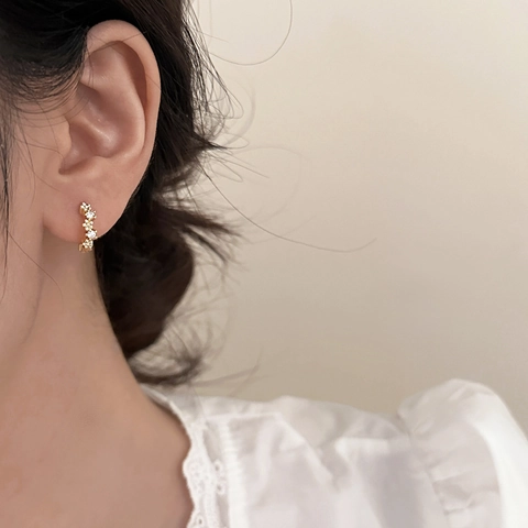 Verfijnde Bloem Huggie Hoop Oorbellen Koper Zirkoon Emaille Florale Sieraden Koreaanse Stijl Voor Dames Elegant Glanzend