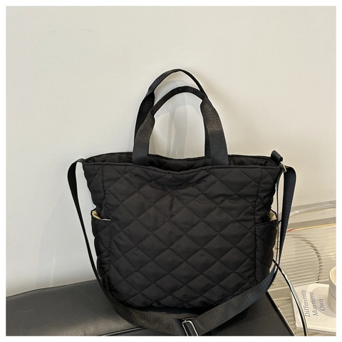 Women Large Capacity Quilted Shoulder Bag Polyester Rhombic Pattern Tote Handbag With Adjustable Strap Versatile Crossbody Bag