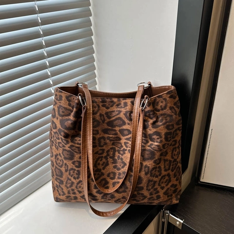 Borsa Tote Grande Capacità Vintage Con Stampa Leopardata Per Donna Borsa A Spalla In Nylon Con Pendente Cloud Peluche