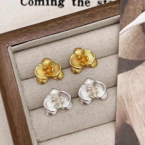 Oorknopjes Orchidee Bloem Elegant Retro Paleis Stijl Koper Geborstelde Textuur Met 925 Sterling Zilveren Oorsteker