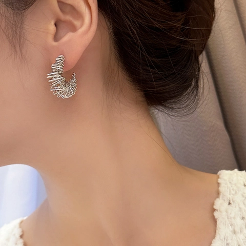 French Retro Irregular C-Shape Stud Earrings With Copper Spiral Wire Wrapped Texture Fashion Elegant Jewelry For Women