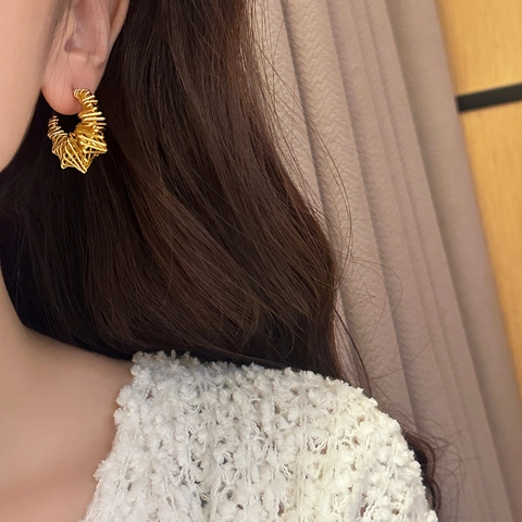French Retro Irregular C-Shape Stud Earrings With Copper Spiral Wire Wrapped Texture Fashion Elegant Jewelry For Women