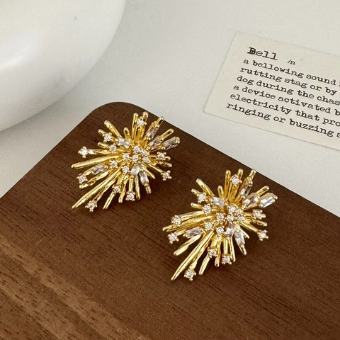 Firework Starburst Stud Earrings Copper Cubic Zirconia Radiant Elegant Jewelry Women High-End Minimalist Niche Design