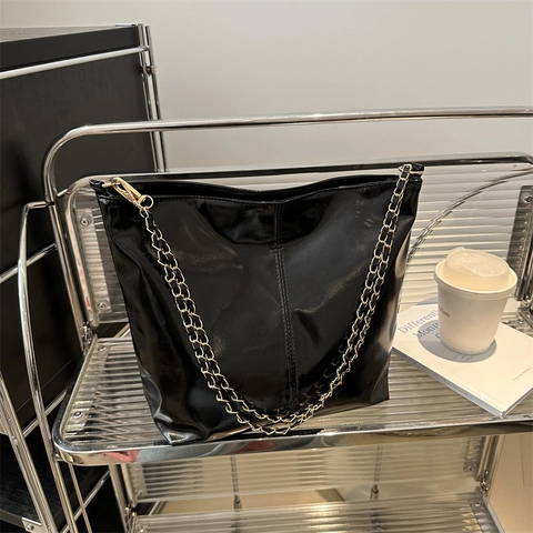 Women Fashion Metallic Gloss Tote Bag With Chain Strap PU Leather Large Capacity Shoulder Bag Minimalist Commuter Handbag