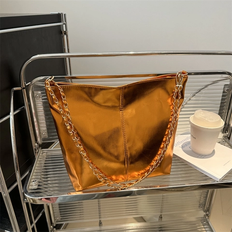 Women Fashion Metallic Gloss Tote Bag With Chain Strap PU Leather Large Capacity Shoulder Bag Minimalist Commuter Handbag