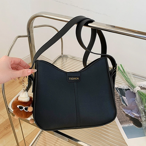 Borsa A Tracolla Hobo Da Donna In Pelle PU Retro Grande Capacità Borsa A Spalla Morbida Con Tracolla Regolabile E Ciondolo In Peluche