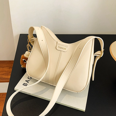 Borsa A Tracolla Hobo Da Donna In Pelle PU Retro Grande Capacità Borsa A Spalla Morbida Con Tracolla Regolabile E Ciondolo In Peluche