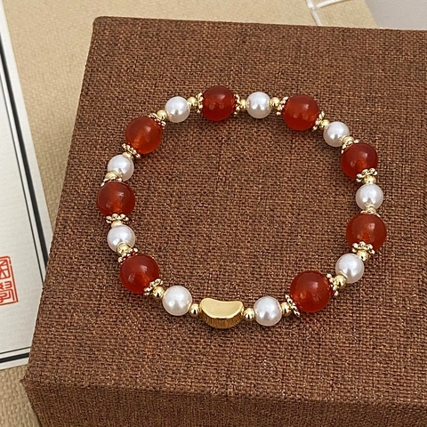 Natürliches Roter Achat Künstliche Perlen Armband Vergoldetes Kupfer Bohnen Anhänger Dehnbar Retro Elegant Schmuck Für Damen