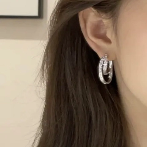 Boucles D'oreilles Croisées À Double Cerceau Géométrique Avec Zircone Cubique Baguette Et Tige En Argent Sterling 925