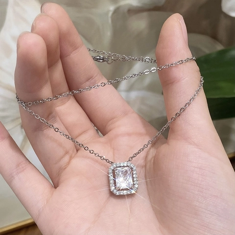Elegante Collana Con Pendente In Zircone Taglio Smeraldo Per Donna Rame Con Halo Di Strass Gioielli Geometrici Semplici