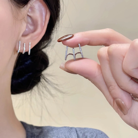 Three-Claw Zircon Stud Earrings Copper Micro-Inlaid Chic Modern Design Lightweight Luxury For Women Fashion Jewelry