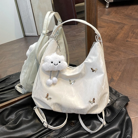 Borsa Tote da Donna in Pelle PU Grande Capacità Decorazione Farfalla Versatile Texture Plissettata Borsa a Tracolla Con Ciondolo Nuvola Moda Pendolarismo