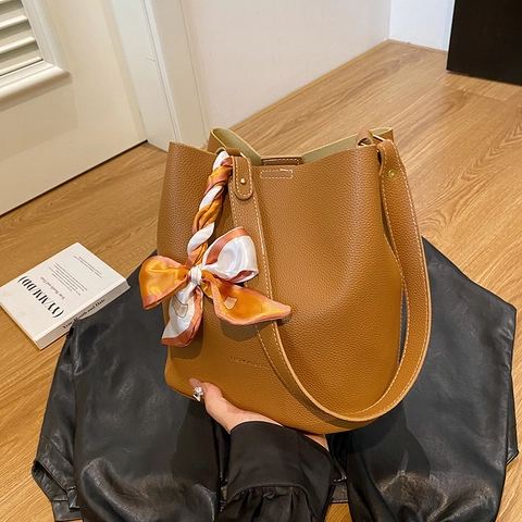 Damen Eimertasche PU Leder Litchi Narbung Große Kapazität Schulter Umhängetasche Mit Dekorativem Schal Und Beutel