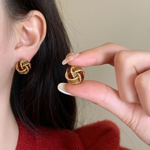 Pendientes De Botón Con Nudo Trenzado En Espiral Cobre Bañado En Oro 18K Esmalte Rojo Café Con Poste De Plata De Ley 925