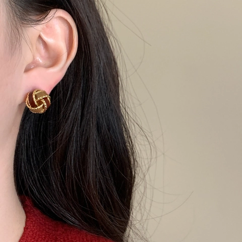 Pendientes De Botón Con Nudo Trenzado En Espiral Cobre Bañado En Oro 18K Esmalte Rojo Café Con Poste De Plata De Ley 925