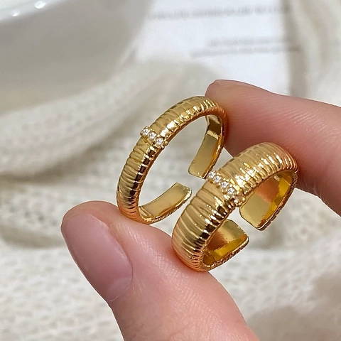 French Vintage Light Luxury Ribbed Adjustable Ring Copper With Zircon Inlay Retro Wide Band For Women
