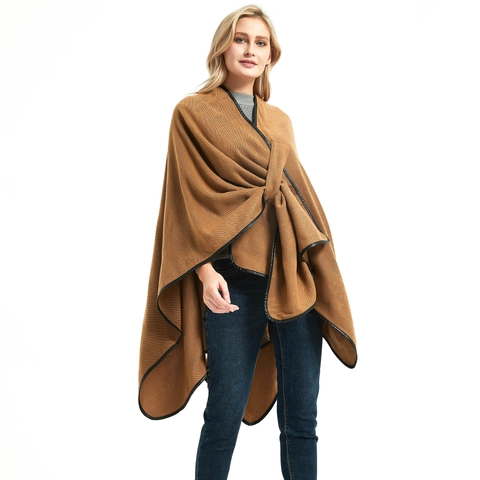 Damen Camel Acryl Strick Poncho Schal Mit Kunstlederbesatz Schnalle Vorne Schlitz Saum Offen Winter Cape Wrap