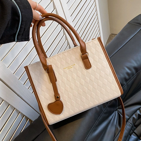 Elegante Gesteppte PU-Leder Handtasche Mit Herzanhänger Vielseitige Schultertasche Crossbody Tote Bag Für Damen