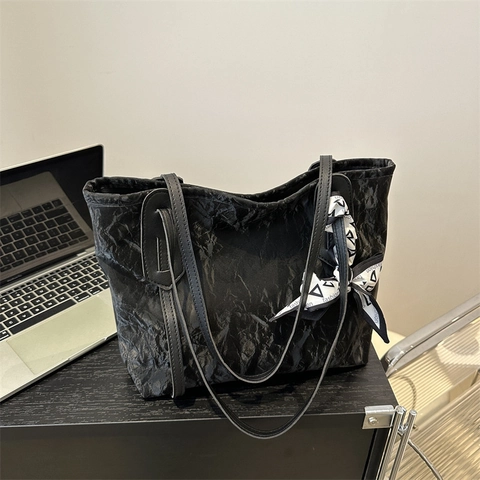 Borsa Tote Donna in Pelle PU Plissettata Grande Capacità Borsa a Spalla con Sciarpa in Raso Elegante Casual per Lavoro