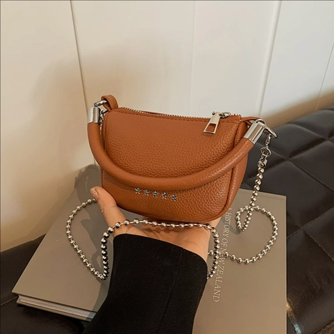 Mini Bolso Bandolera Para Mujer En Cuero PU Con Textura Lichi Con Cadena De Bolas Plateada Y Remaches De Estrellas