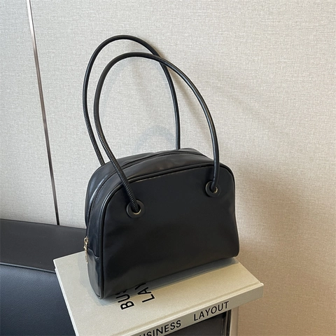 Women Boston Handbag PU Leather Retro Underarm Shoulder Bag Top Zipper Chic Commuting Solid Color Korean Style