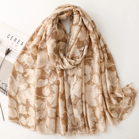 Dames Sjaal Met Ginkgoblad-Print Goudfolie Polyester Satijn Sjaal Elegante Gerafelde Rand Grote Omslagdoek