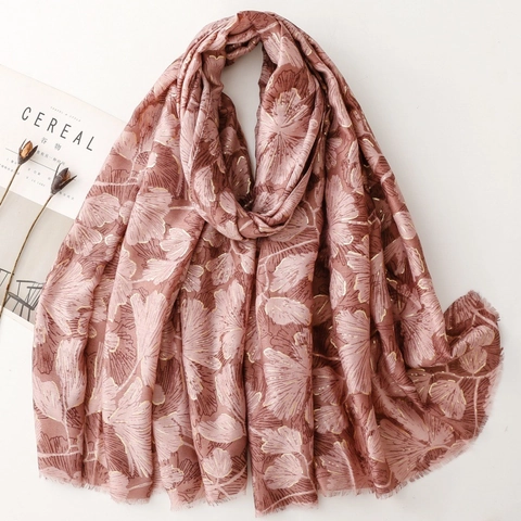 Dames Sjaal Met Ginkgoblad-Print Goudfolie Polyester Satijn Sjaal Elegante Gerafelde Rand Grote Omslagdoek