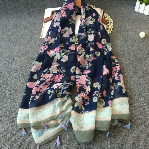 Sciarpa da Donna alla Moda con Stampa Floreale Scialle in Misto Cotone Leggero con Nappe Morbido Copricostume da Spiaggia per Viaggi Decorazione Quotidiana Accessorio