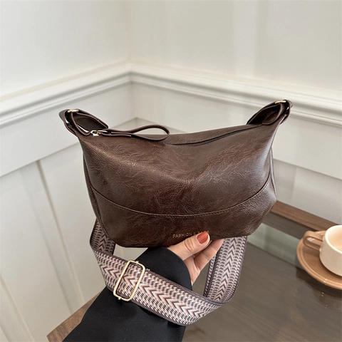 Vintage PU Leather Shoulder Crossbody Bag With Wide Woven Strap Large Capacity Solid Color Crescent Hobo Purse