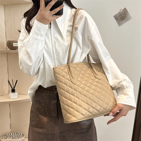 Women Quilted Tote Bag Large Capacity PU Leather Rhombic Shoulder Bag Chic Commuting Handbag Casual Solid Color Bag For Women