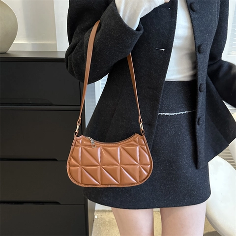 Bolso de Axila Acolchado Geométrico para Mujer Cuero PU Minimalista Media Luna Bolso de Hombro Color Sólido Elegante Diario